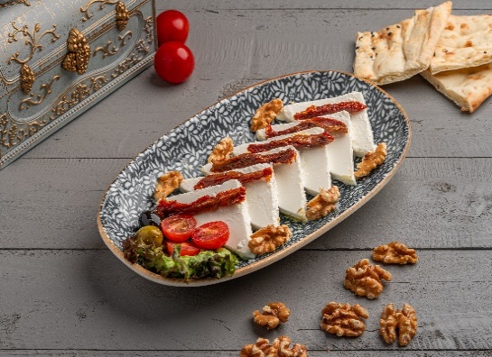 طماطم مجففة و جبنة الفيتا