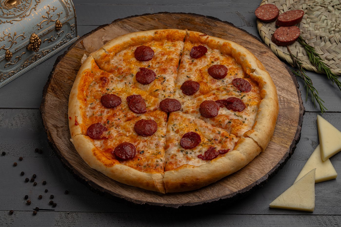 بيتزا بالبيبيروني